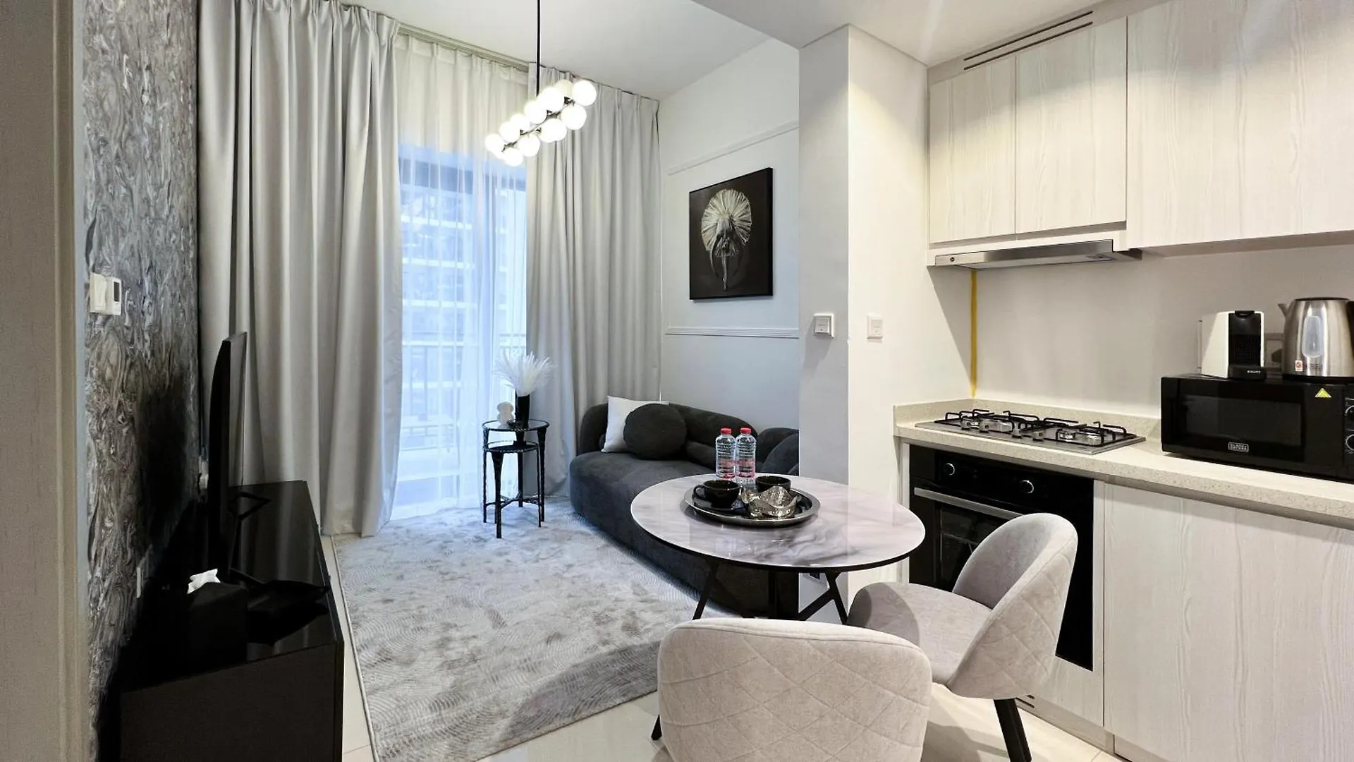 Exclusive Lakeview Haven - Zada Tower By Keyrock Living Dubai United Arab Emirates