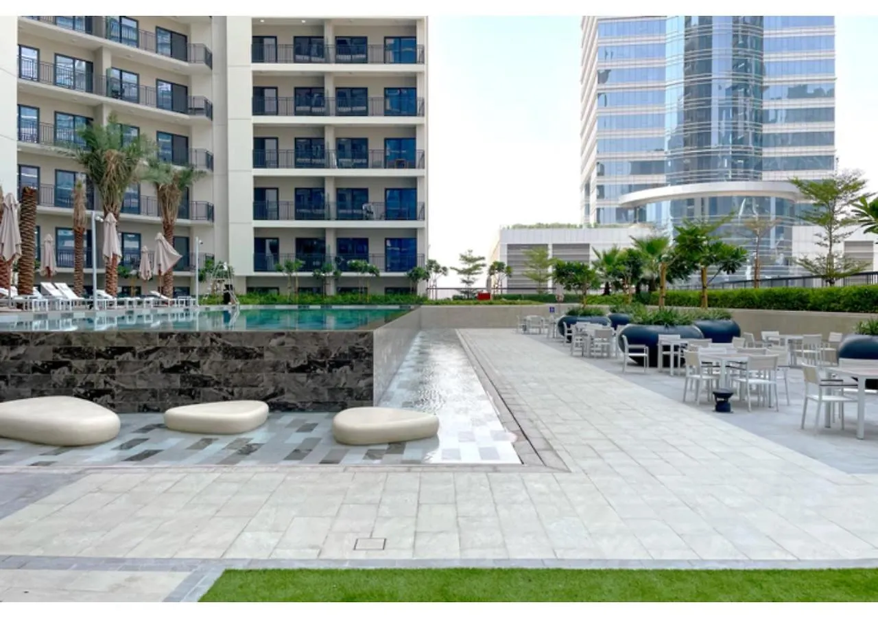 Apartment Exclusive Lakeview Haven - Zada Tower By Keyrock Living Dubai